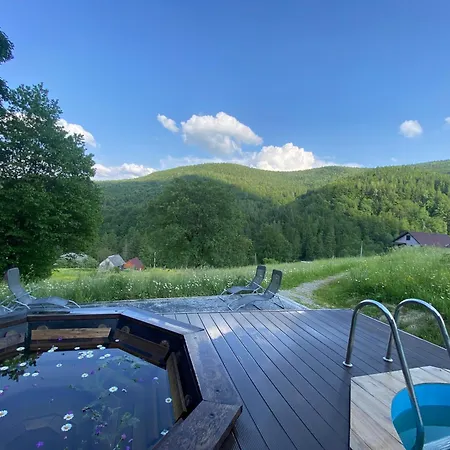 Mountain Hut 펜션 야렘체